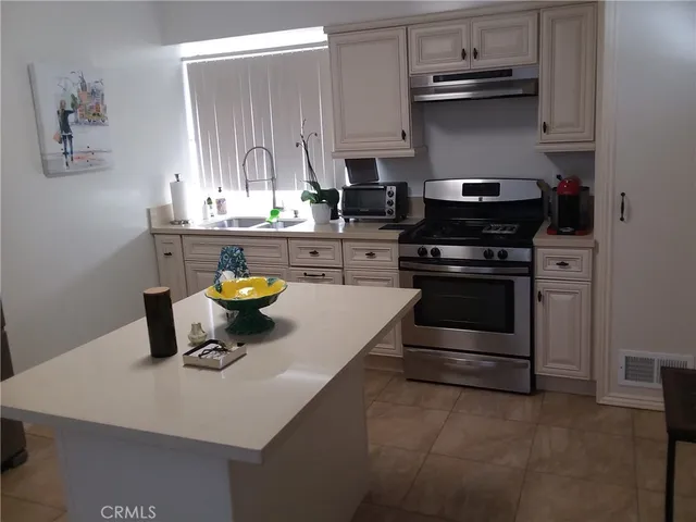 $2,400 | 3810 West Heffron Drive, Unit B, Burbank, CA 91505