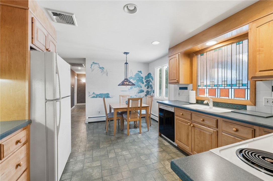 20 Reservoir Avenue Warren, RI 02885 - Photo 7 of 25