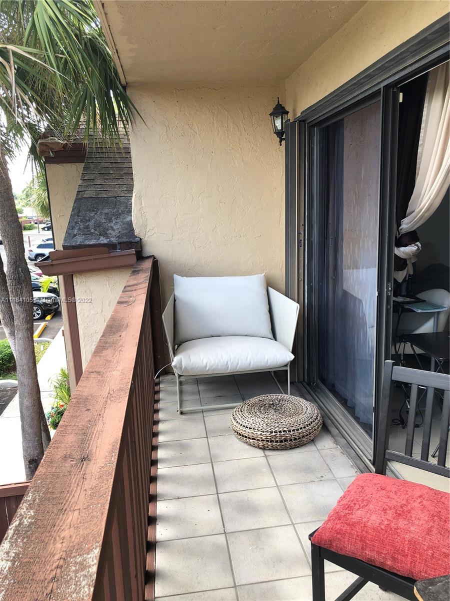 Kendall Miami, FL 33173 - Photo 11 of 26 a living room with furniture and a rug