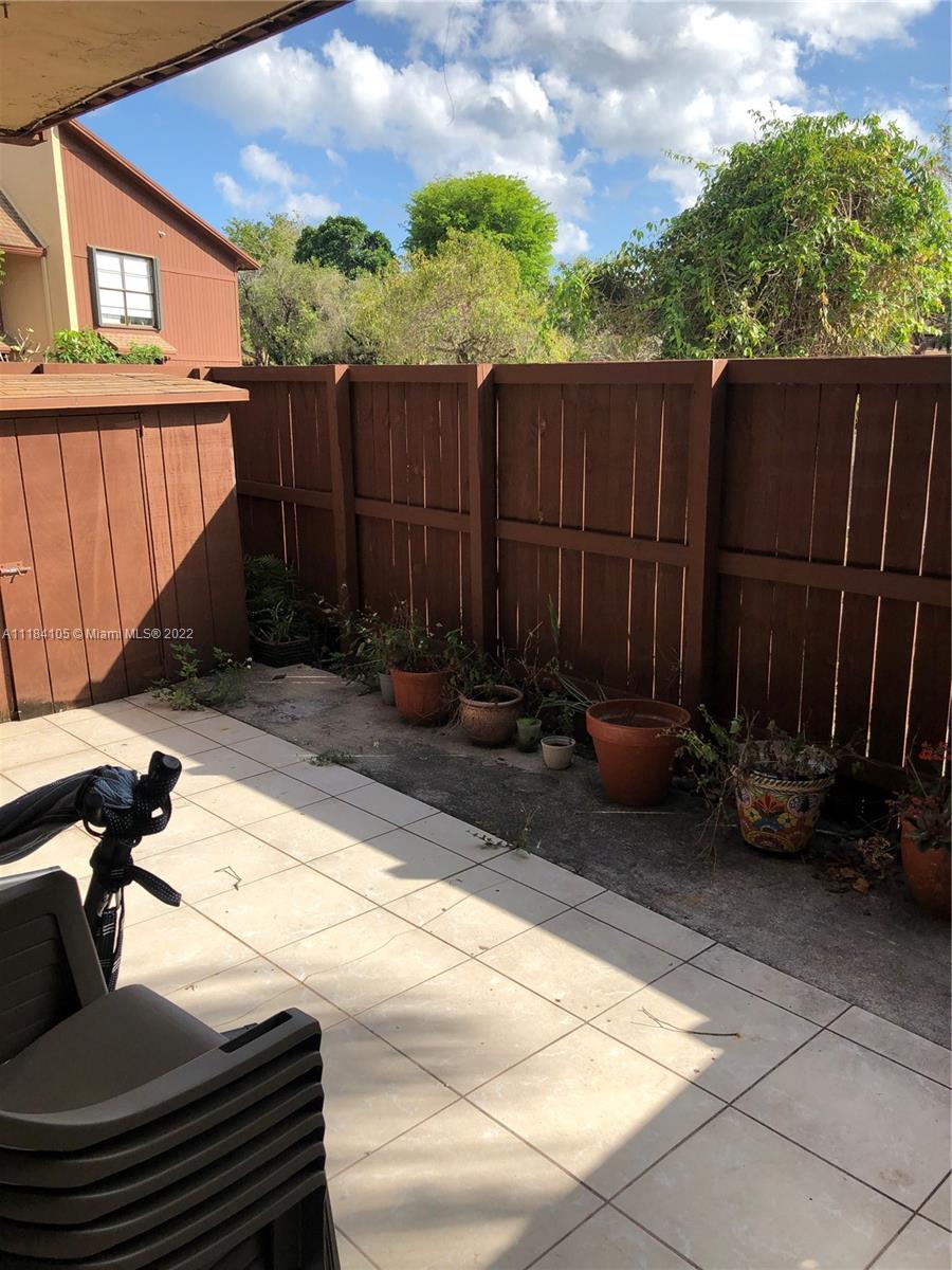 Kendall Miami, FL 33173 - Photo 19 of 26 a view of backyard with a tub