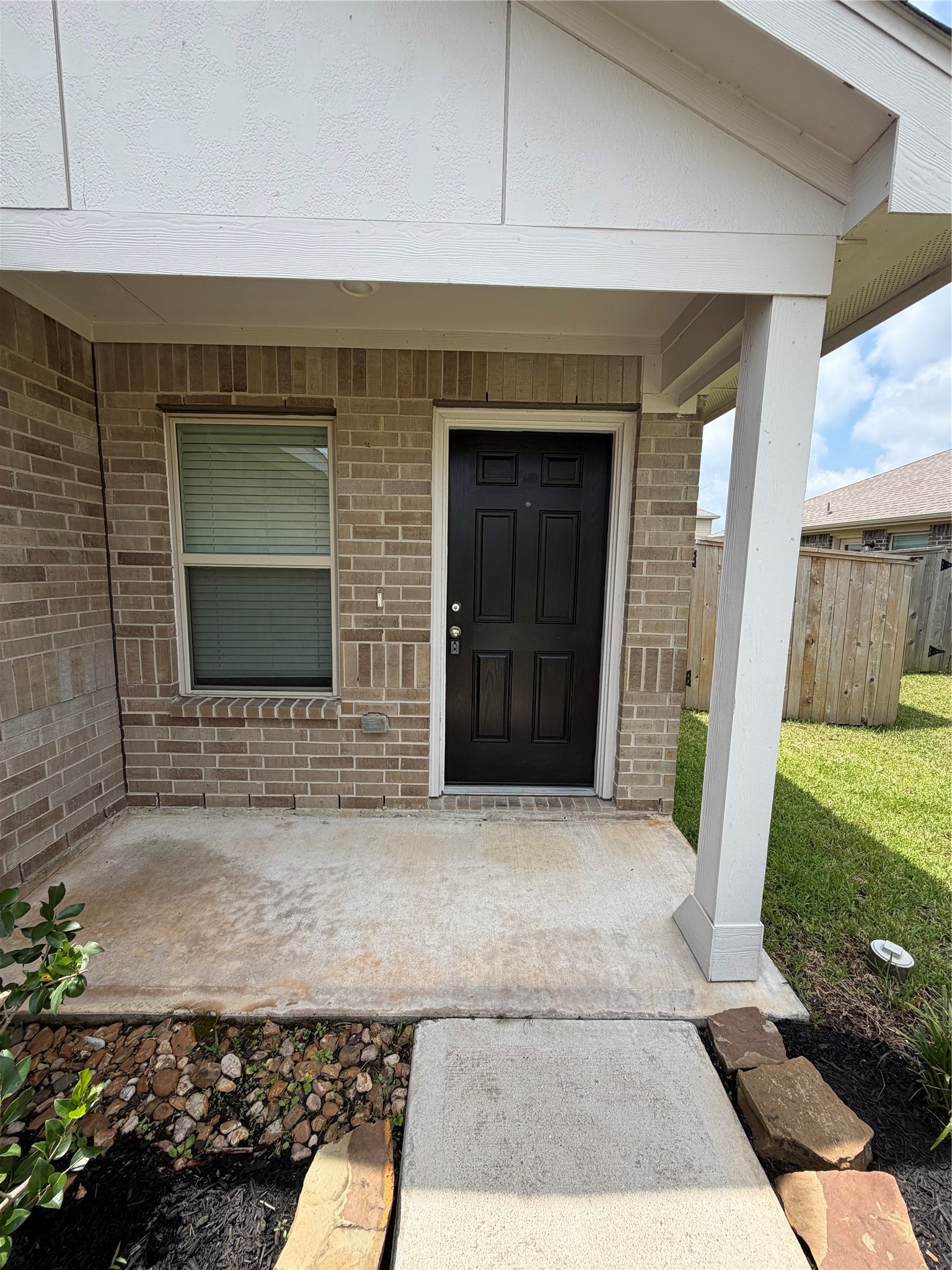 14514 Woodcott Warren Way Rosharon, TX 77583 - Photo 3 of 29
