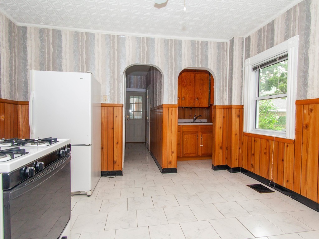 46 Chatham Road Everett, MA 02149 - Photo 7 of 27