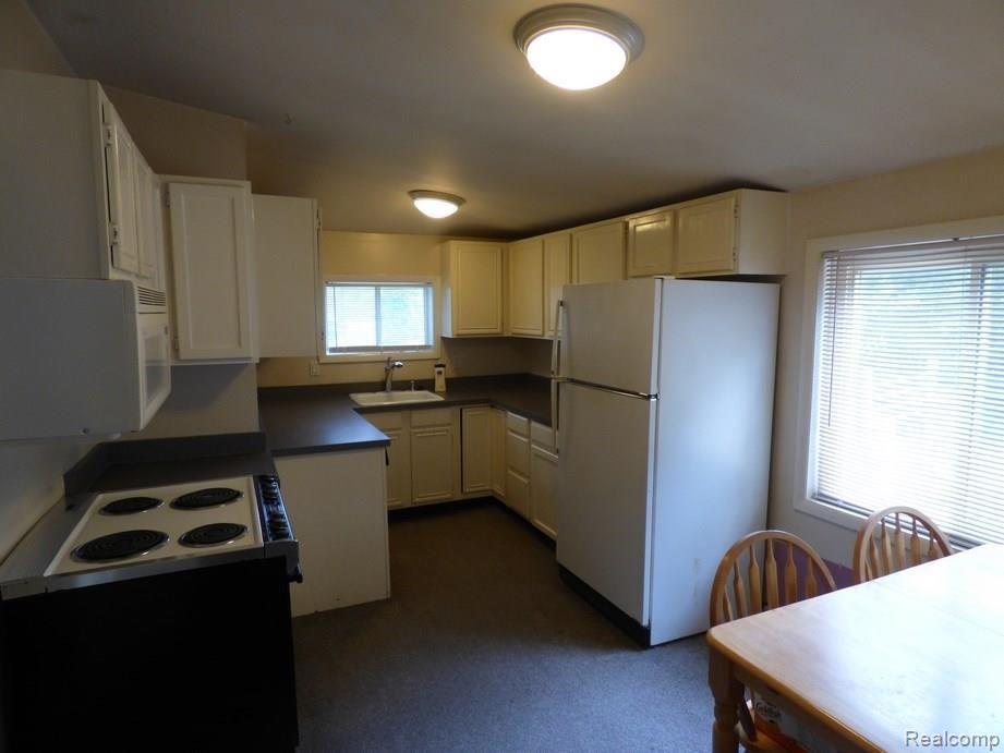 3153 Willet Avenue Rochester, MI 48309 - Photo 3 of 31 P1070911.jpg