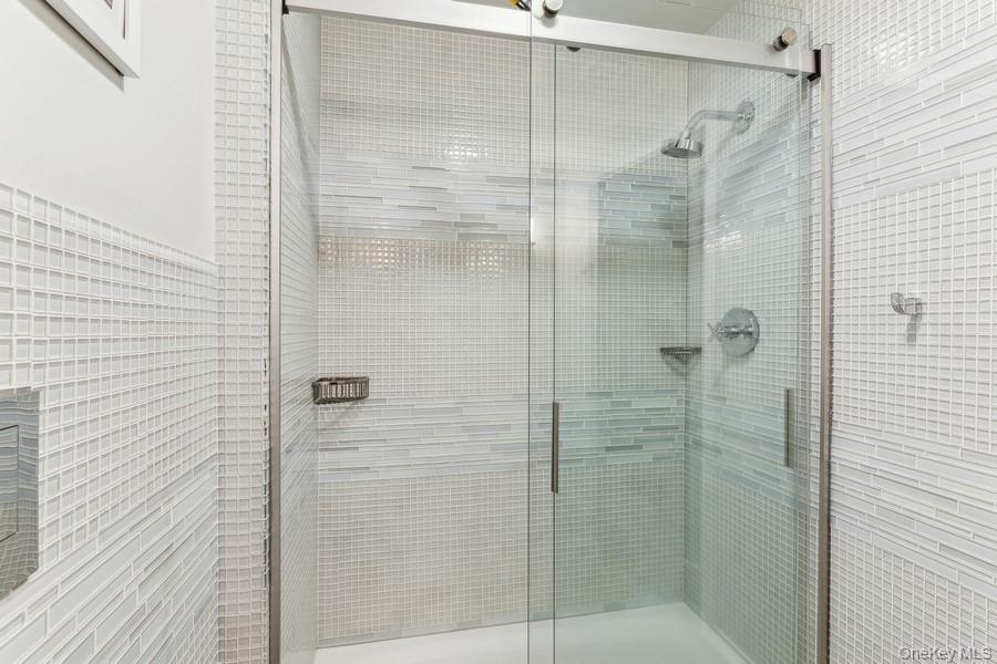 2905 Private Road East Marion, NY 11939 - Photo 25 of 33 Hall Bath - Photo 2