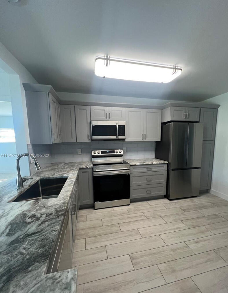 19420 Carolina Circle Boca Raton, FL 33434 - Photo 4 of 17 IMG_2548