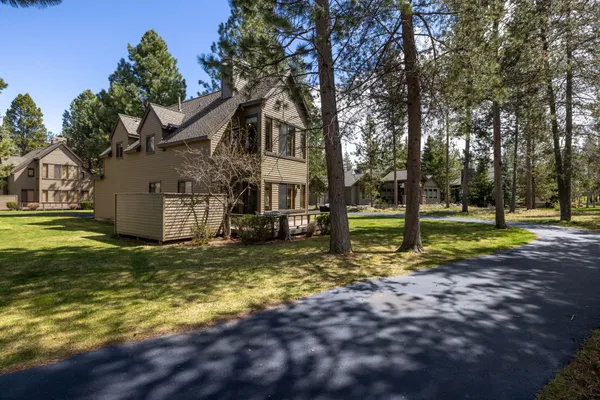 $925,000 | 57985 Eaglewood, Unit 2, Sunriver, OR 97707