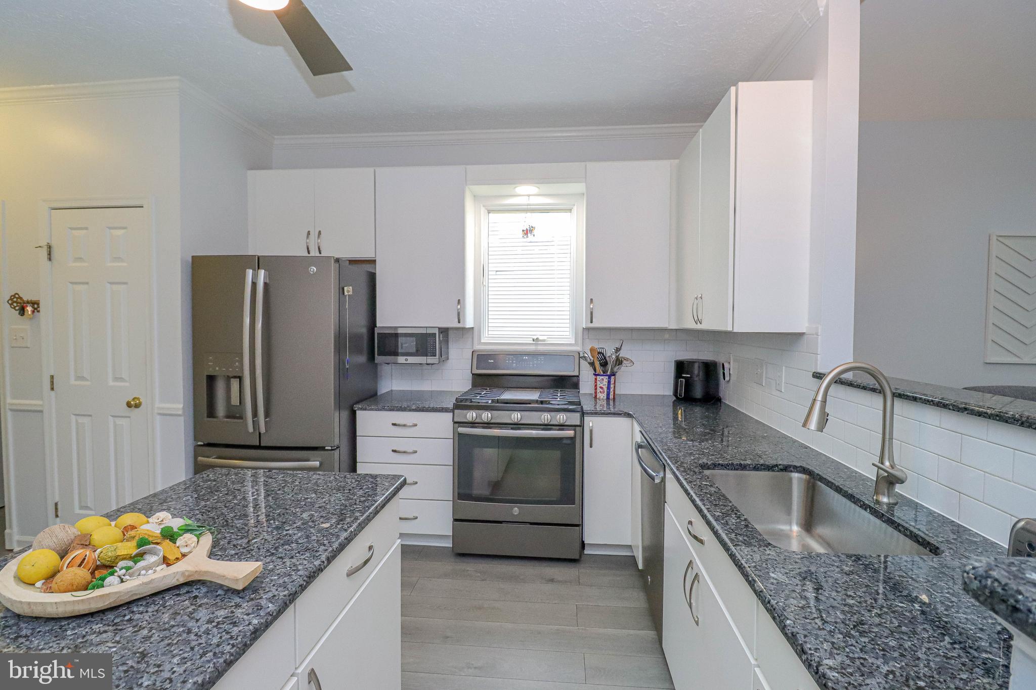 1724 Algonquin Road Frederick, MD 21701 - Photo 24 of 55 a kitchen with stainless steel appliances granite countertop a sink stove and refrigerator