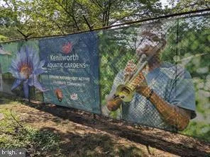 a view of an entryway with washer and dryer