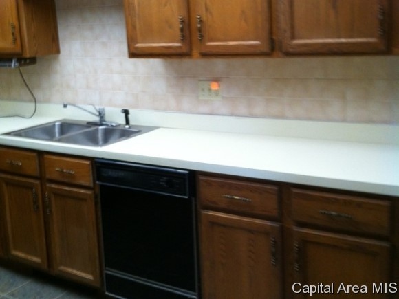 69 Lambert Lane Springfield, IL 62704 - Photo 4 of 6