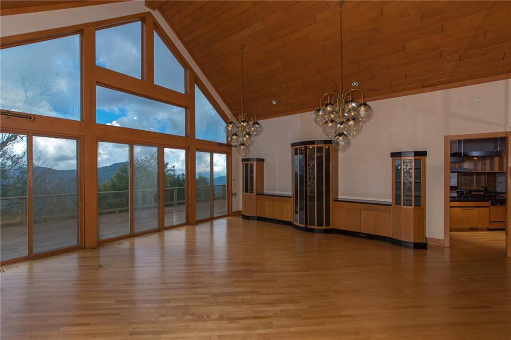 225 Ridge Drive Linville, NC 28646 - Photo 8 of 36 Gallery Image 8