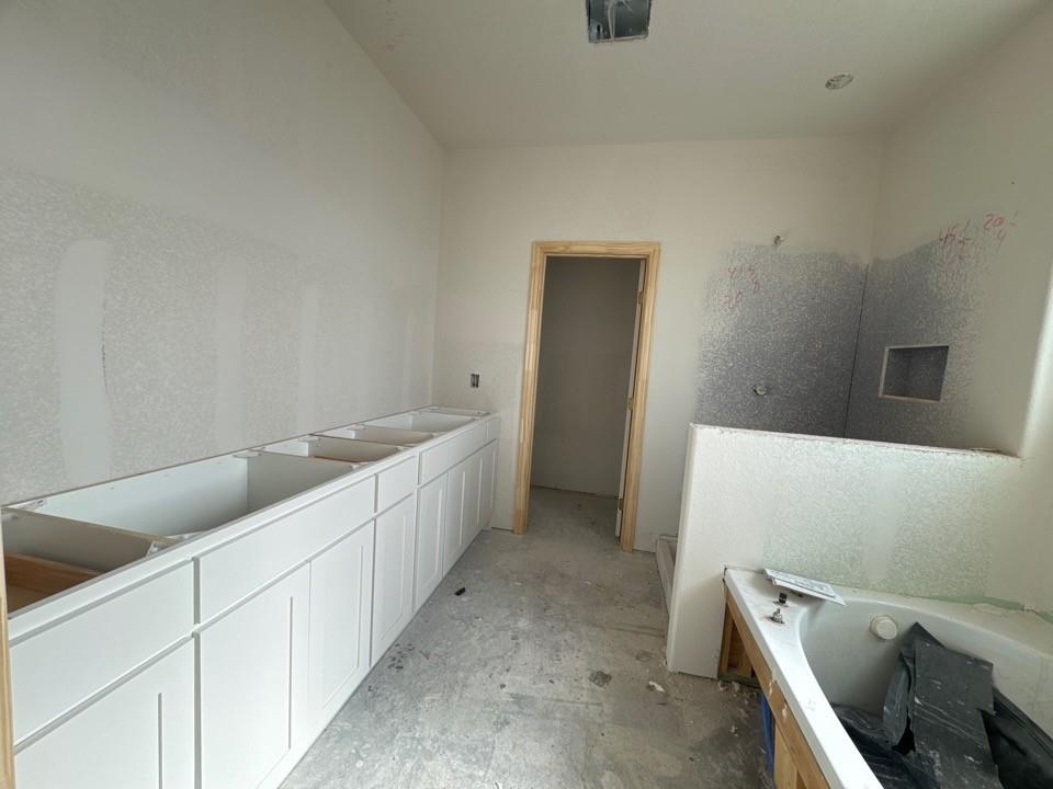 8911 County Road 623 Blue Ridge, TX 75424 - Photo 10 of 14 a bathroom with a bathtub sink and toilet
