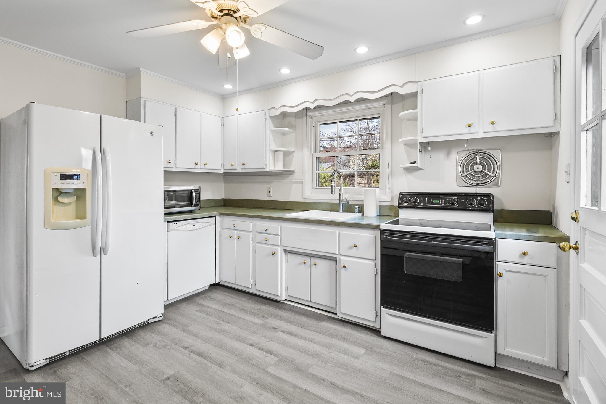 107 Devonshire Road Wilmington, DE 19803 - Photo 9 of 30 Kitchen Features Brand New Flooring