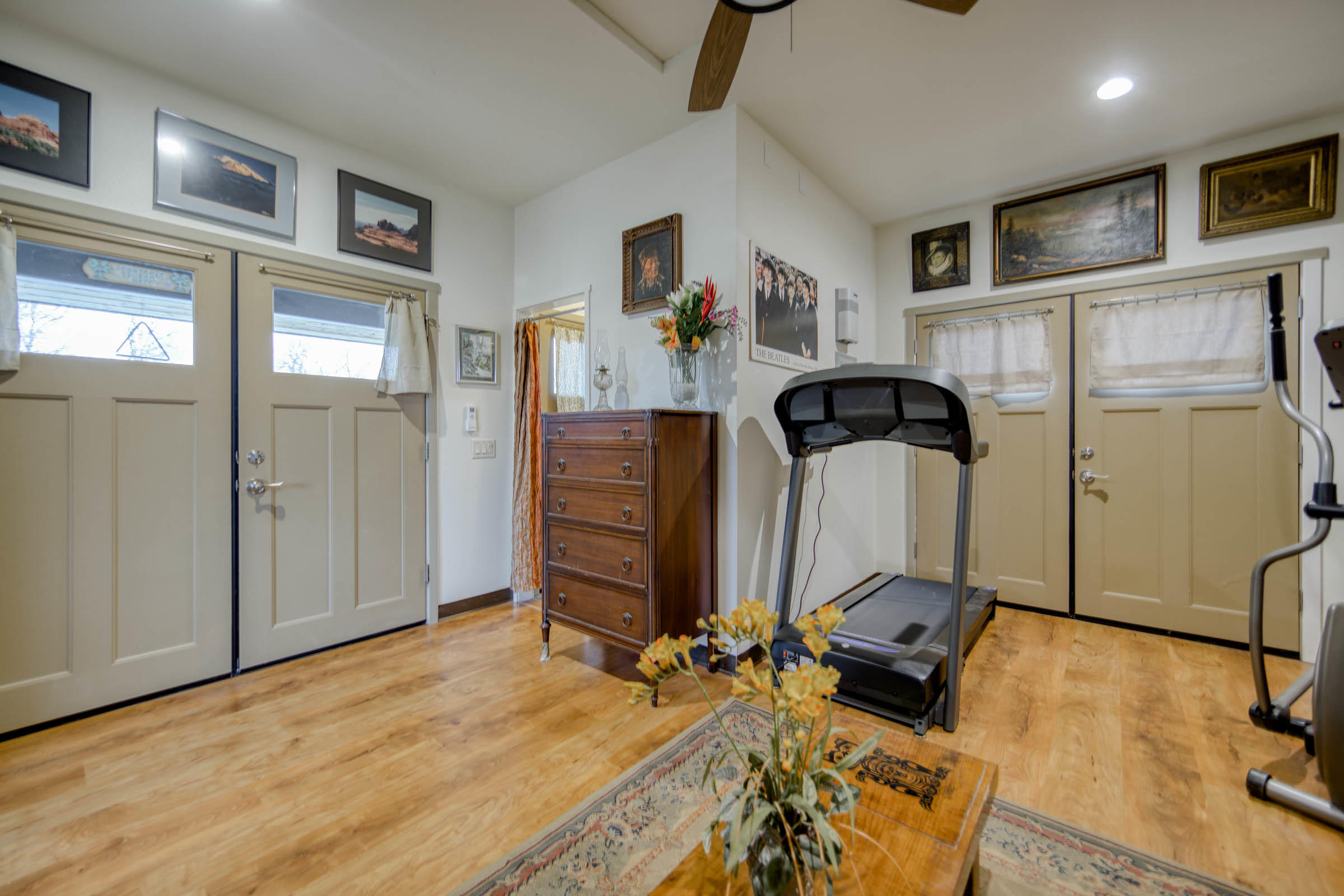 20773 Old Alturas Road Redding, CA 96003 - Photo 44 of 83 Pool house living area
