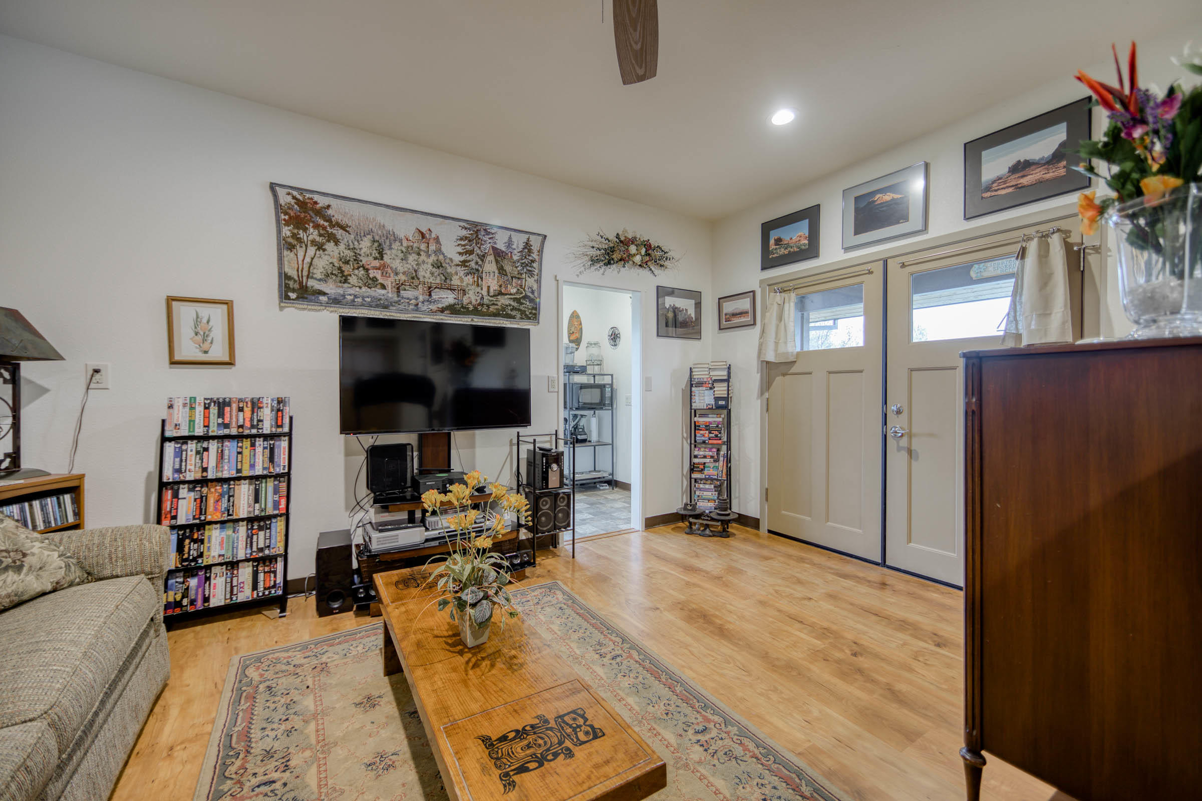 20773 Old Alturas Road Redding, CA 96003 - Photo 45 of 83 Pool house living area