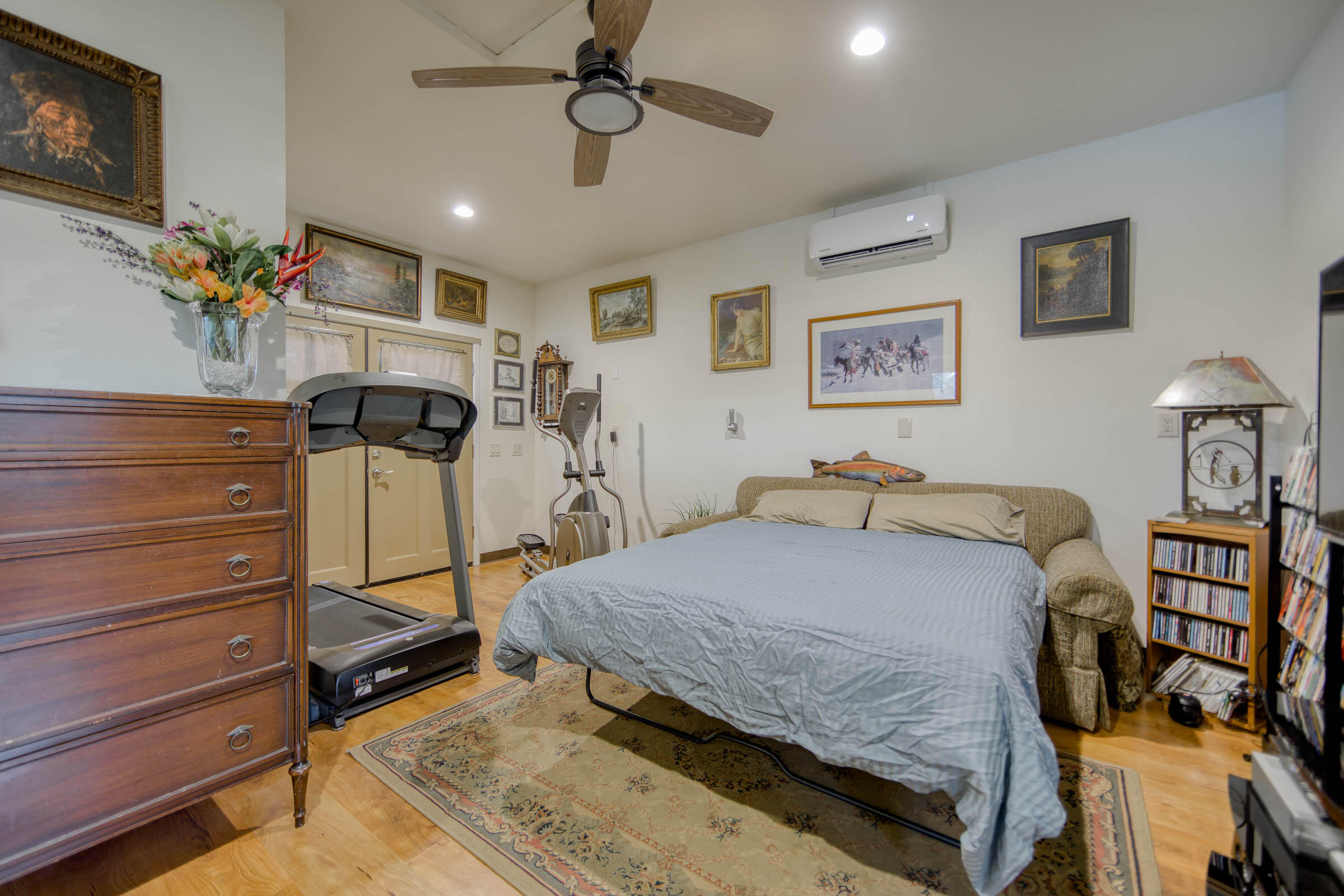 20773 Old Alturas Road Redding, CA 96003 - Photo 48 of 83 Pool house w/bed