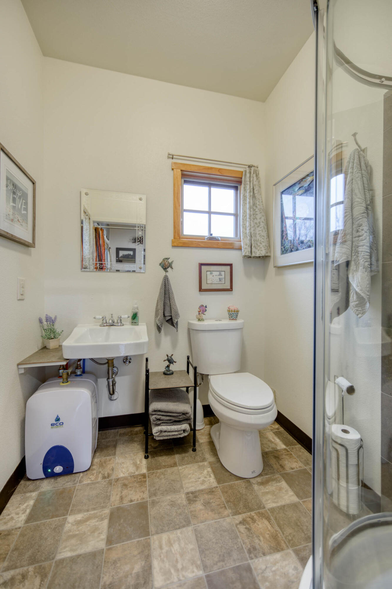 20773 Old Alturas Road Redding, CA 96003 - Photo 49 of 83 Pool house bath