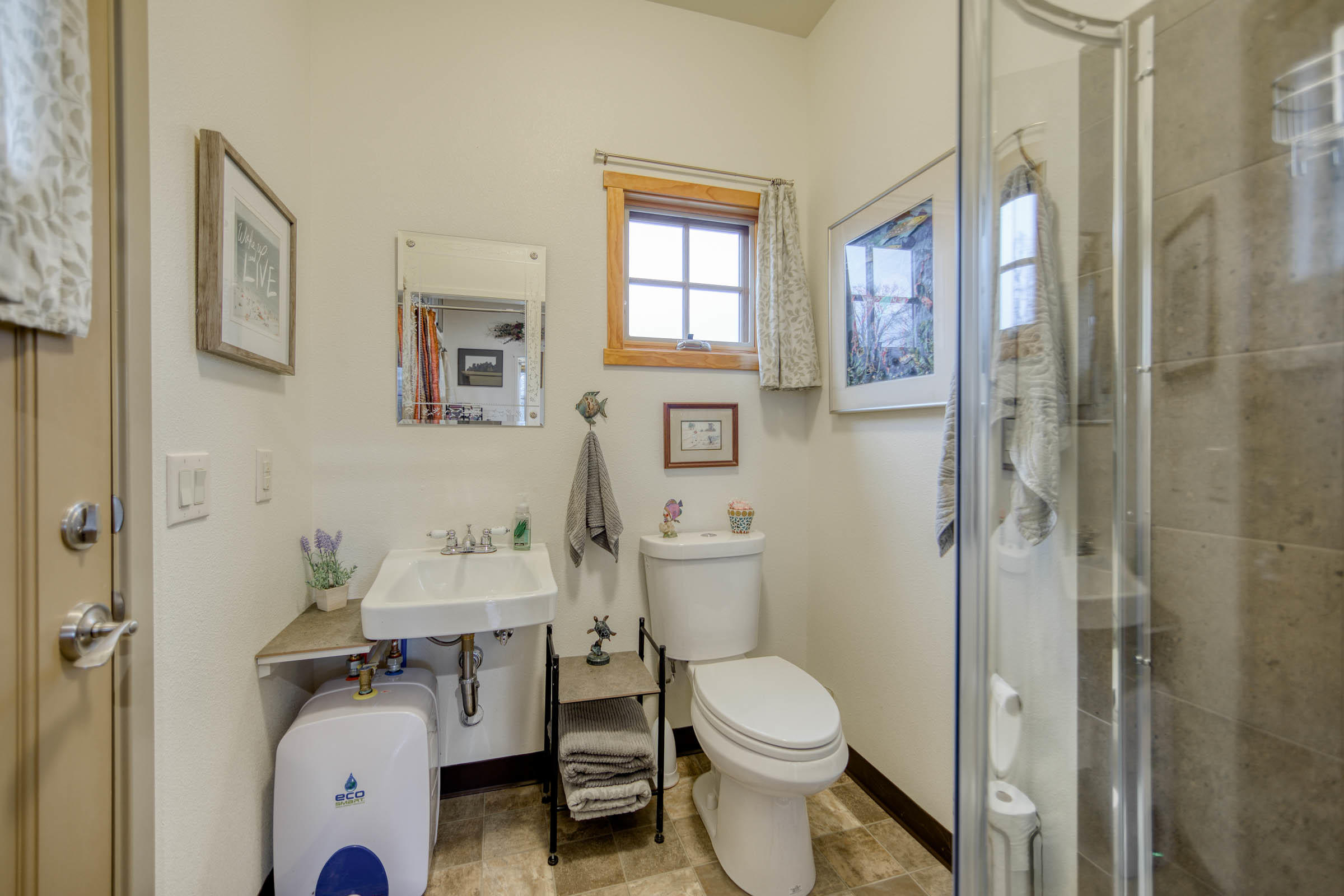 20773 Old Alturas Road Redding, CA 96003 - Photo 50 of 83 Pool house bath