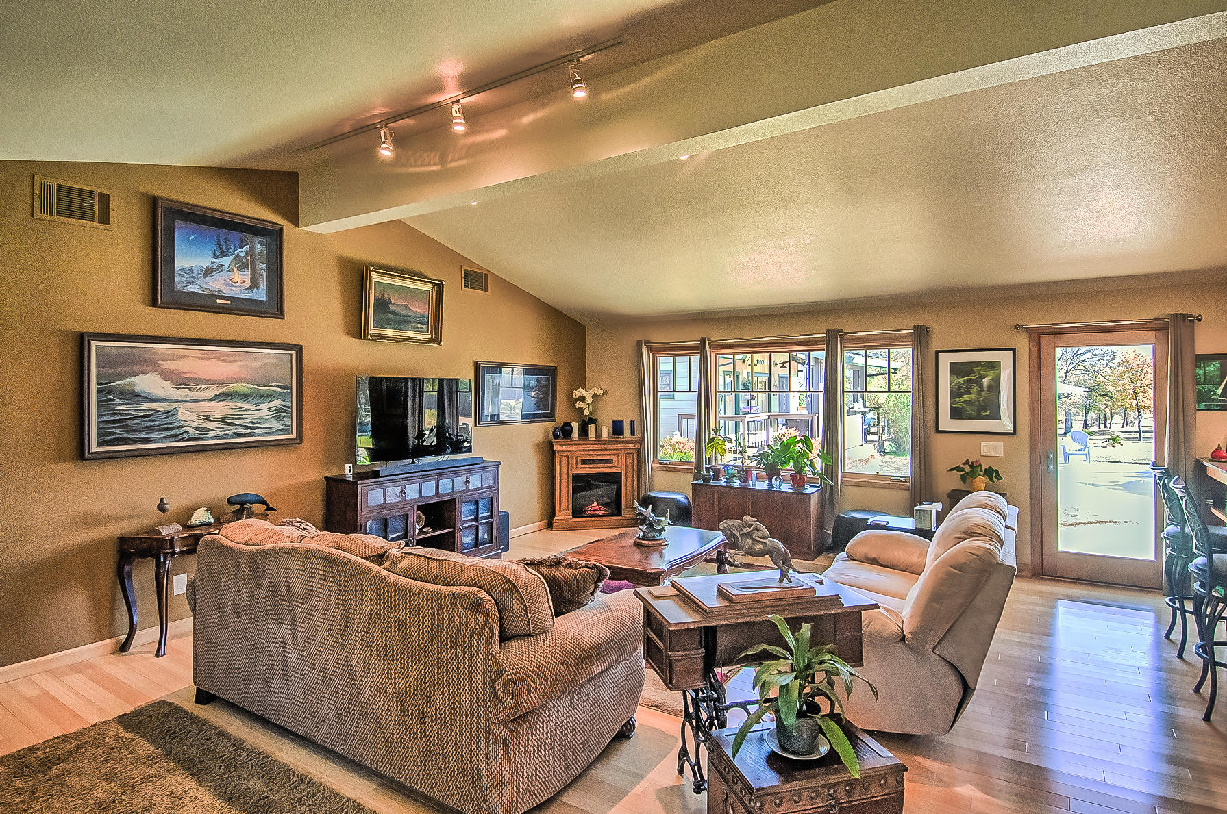 20773 Old Alturas Road Redding, CA 96003 - Photo 10 of 83 Great room
