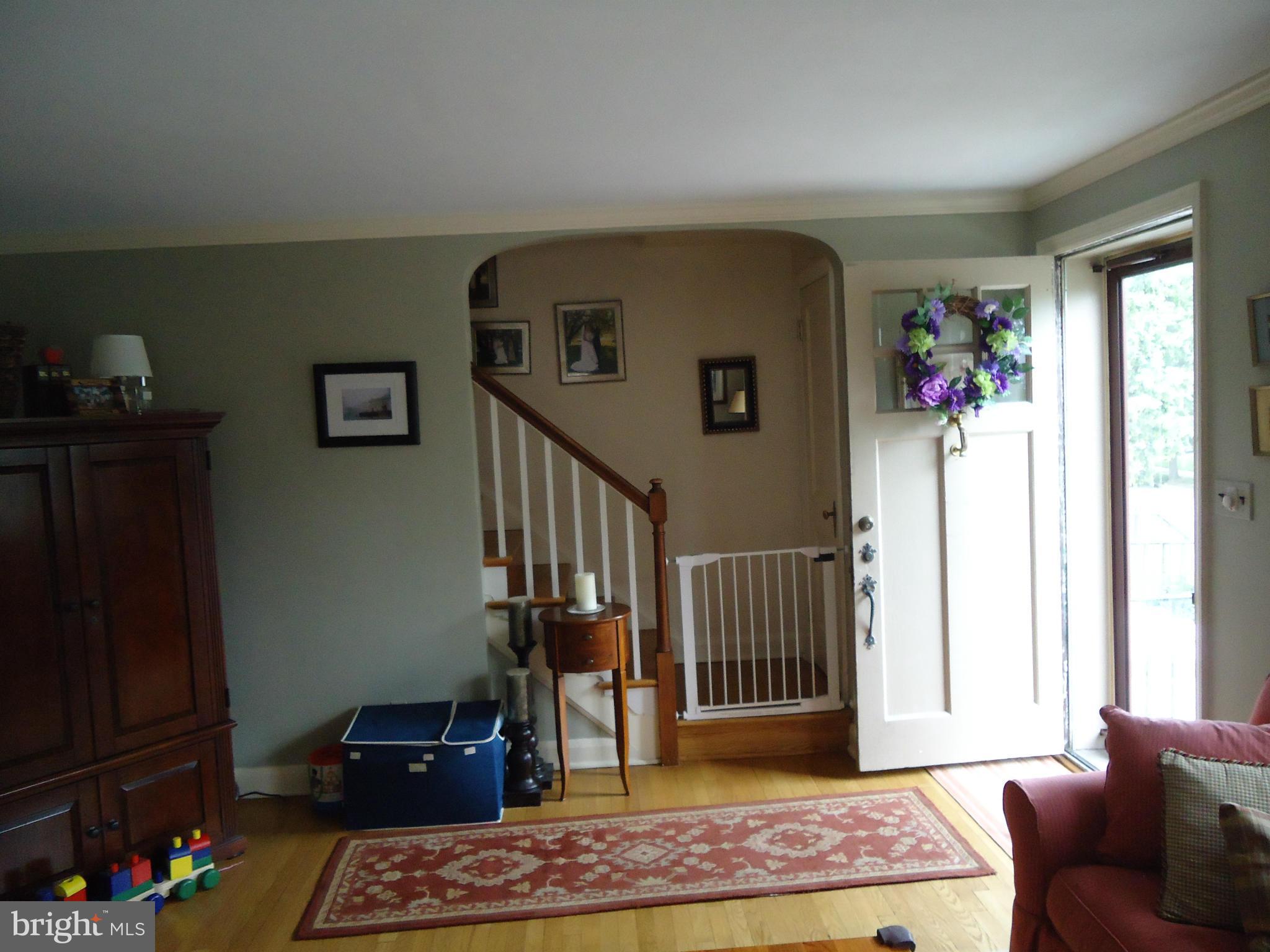 333 Overbrook Road Baltimore, MD 21212 - Photo 3 of 30 Living Room