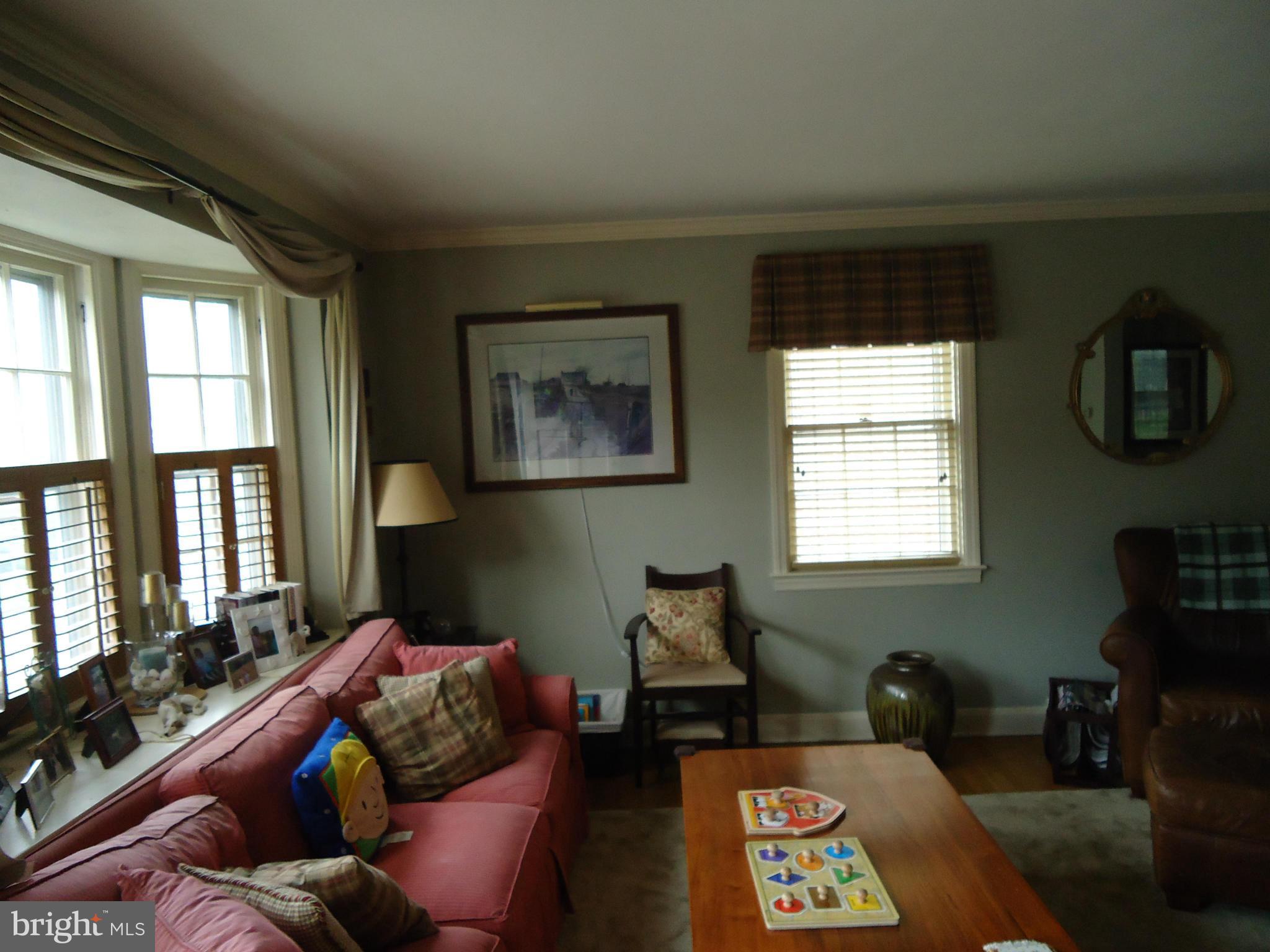 333 Overbrook Road Baltimore, MD 21212 - Photo 5 of 30 Living Room