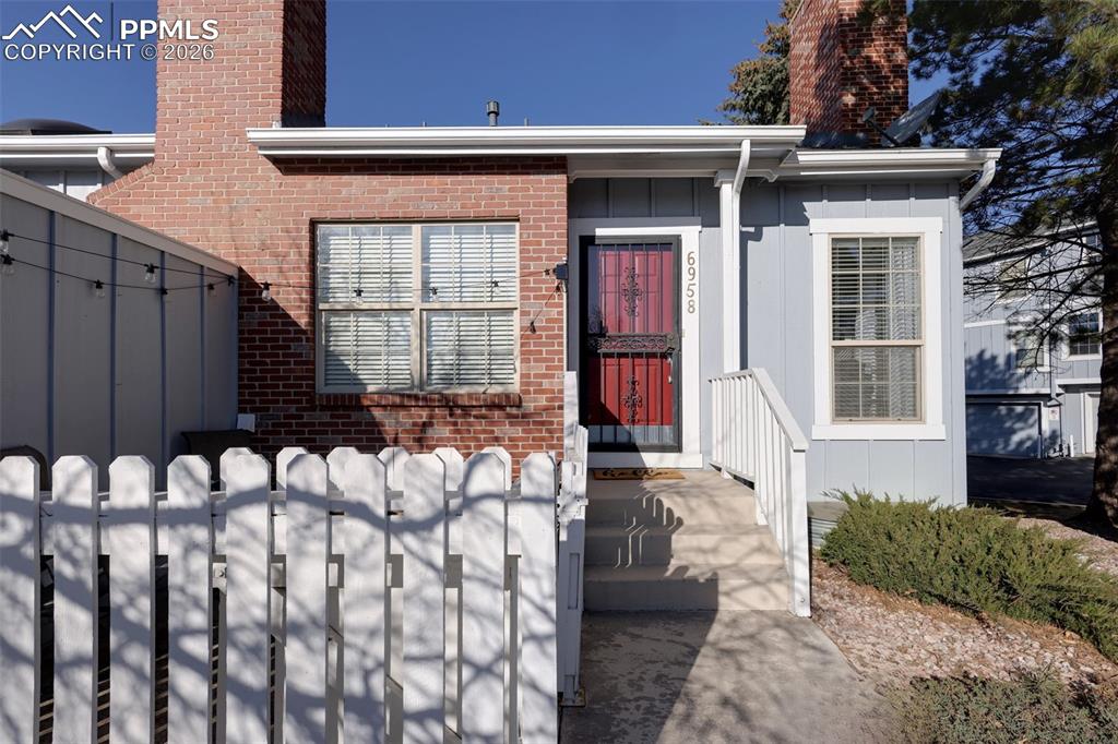 6958 Los Reyes Circle Colorado Springs, CO 80918 - Photo 3 of 39