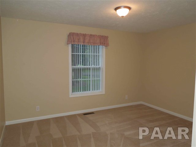 8822 North Picture Ridge Road Peoria, IL 61615 - Photo 11 of 15 Gallery Image 11
