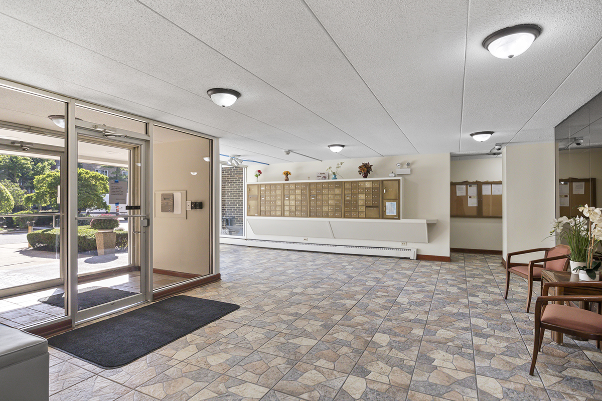 225 South Rohlwing Road, Unit 617 Palatine, IL 60074 - Photo 3 of 27 a view of an entryway with a livingroom