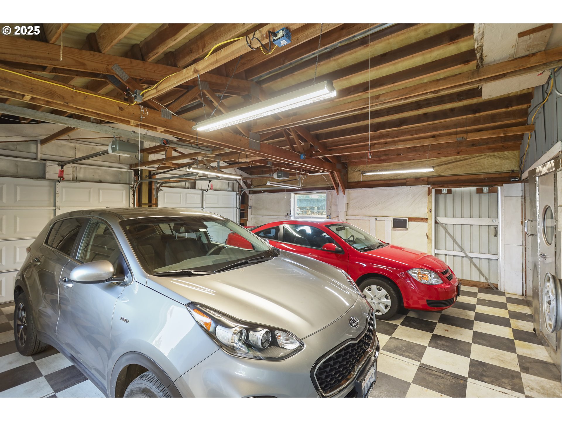 12 Pearl Road Carson, WA 98610 - Photo 18 of 46 Garage