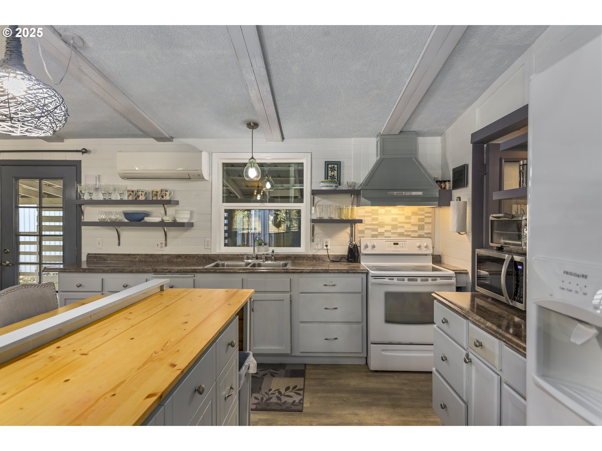 12 Pearl Road Carson, WA 98610 - Photo 27 of 46 Kitchen