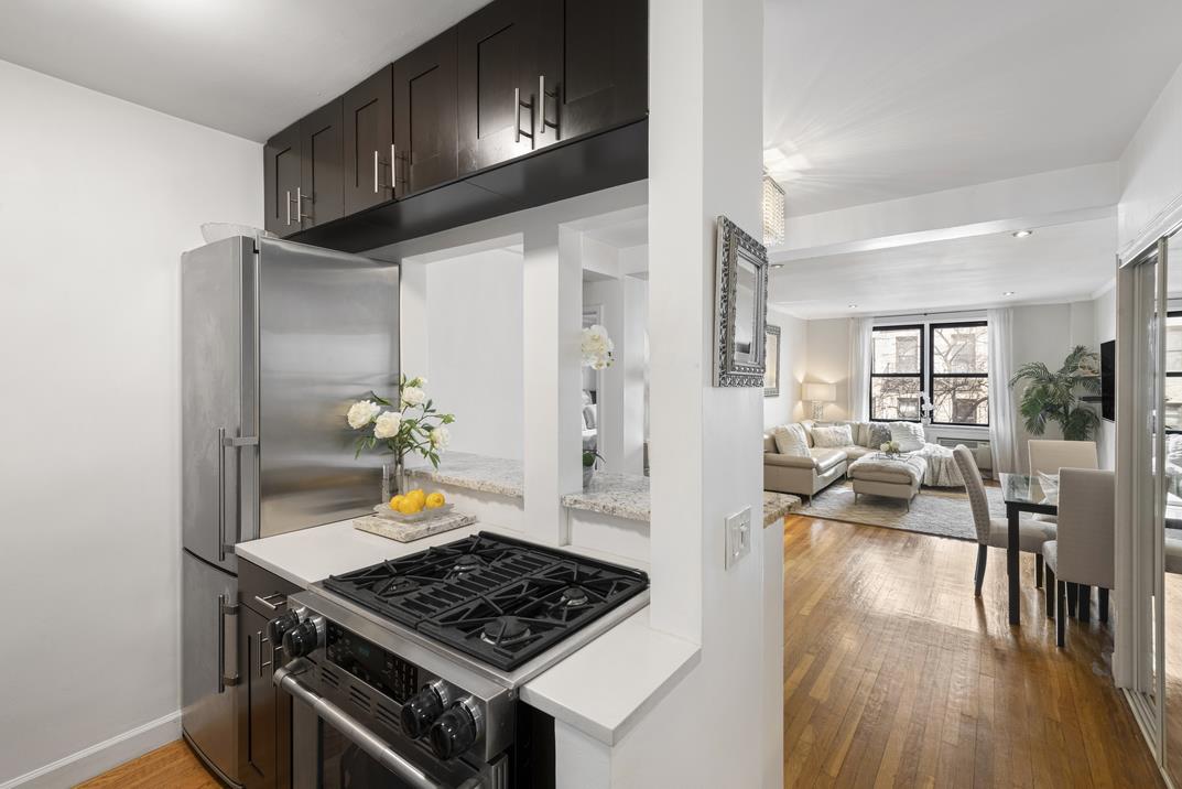 330 East 70th Street, Unit 2H Manhattan, NY 10021 - Photo 4 of 9