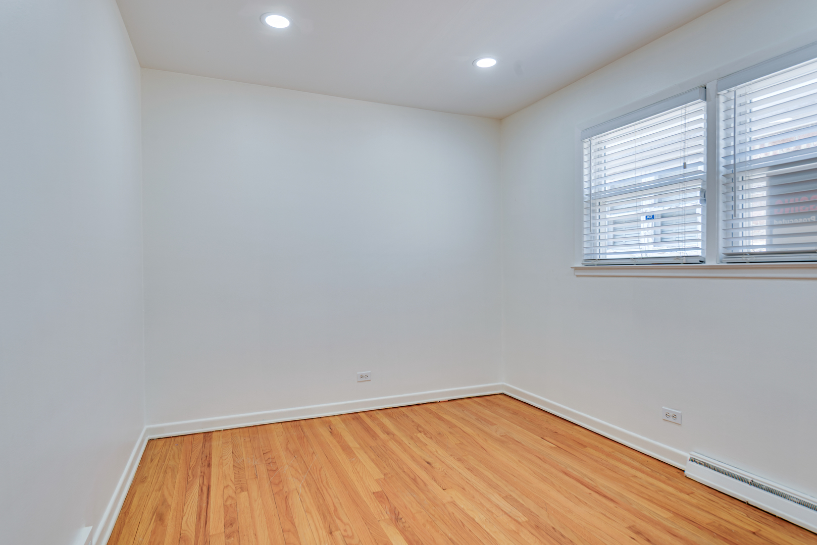 7004 West Foster Avenue Chicago, IL 60656 - Photo 5 of 16 an empty room with a window