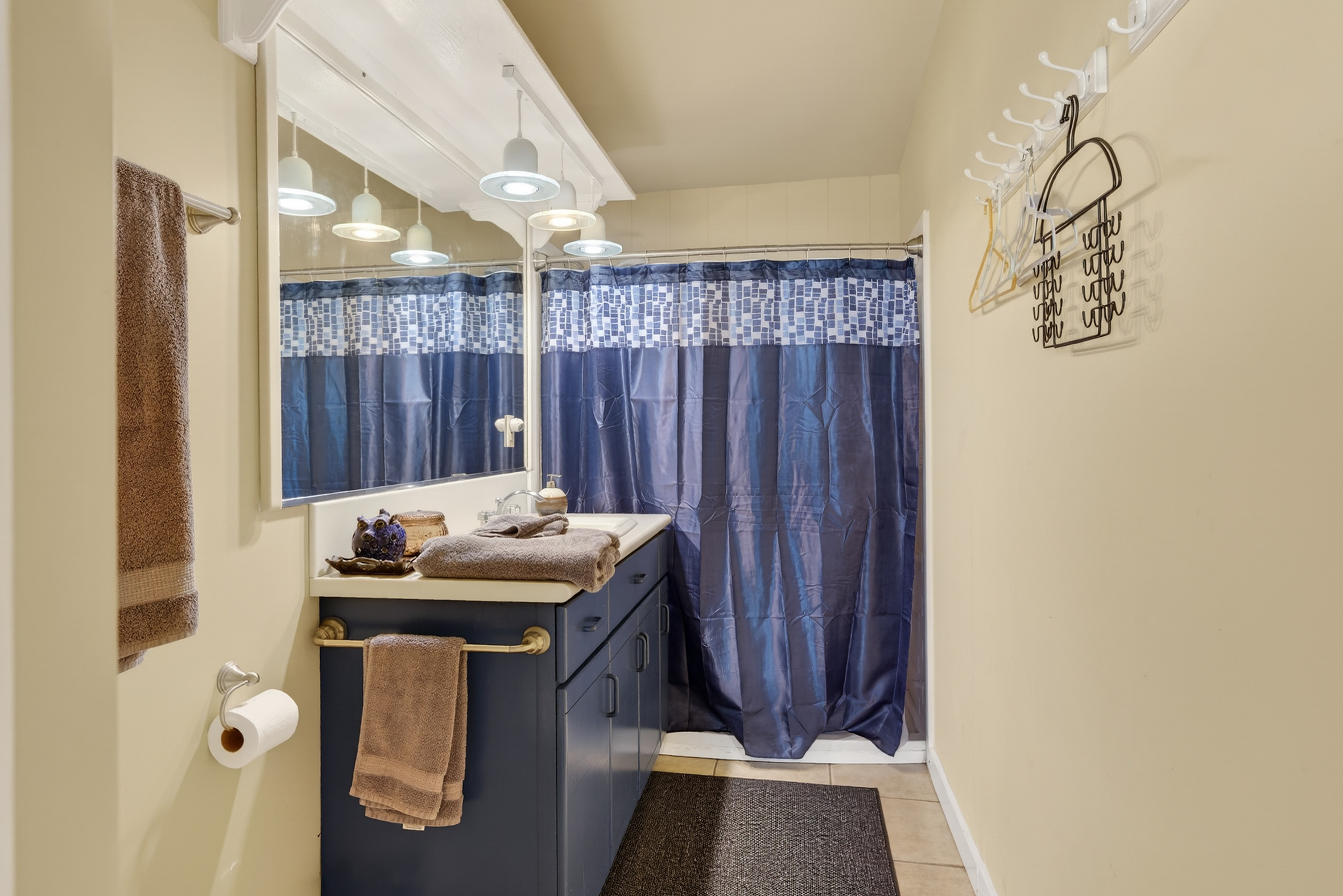 83-5531 Hawaii Belt Road Captain Cook, HI 96704 - Photo 24 of 30 a bathroom with a sink and a mirror