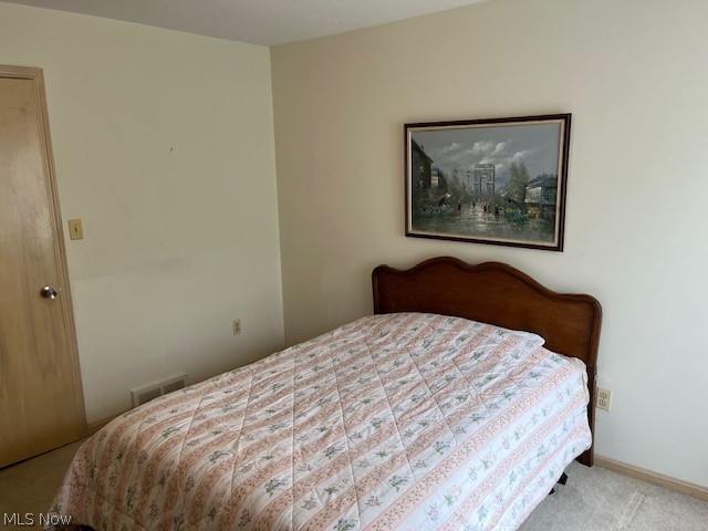 3325 Green Road Beachwood, OH 44122 - Photo 6 of 19 View of carpeted bedroom