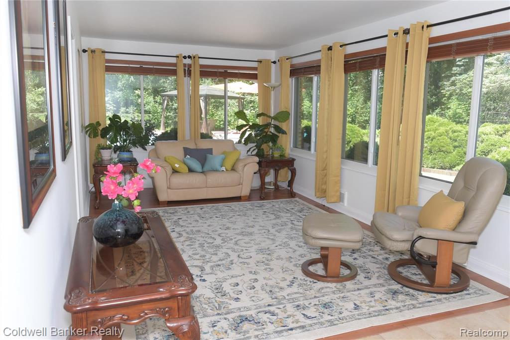 6040 Darramoor Road Bloomfield Hills, MI 48301 - Photo 18 of 47