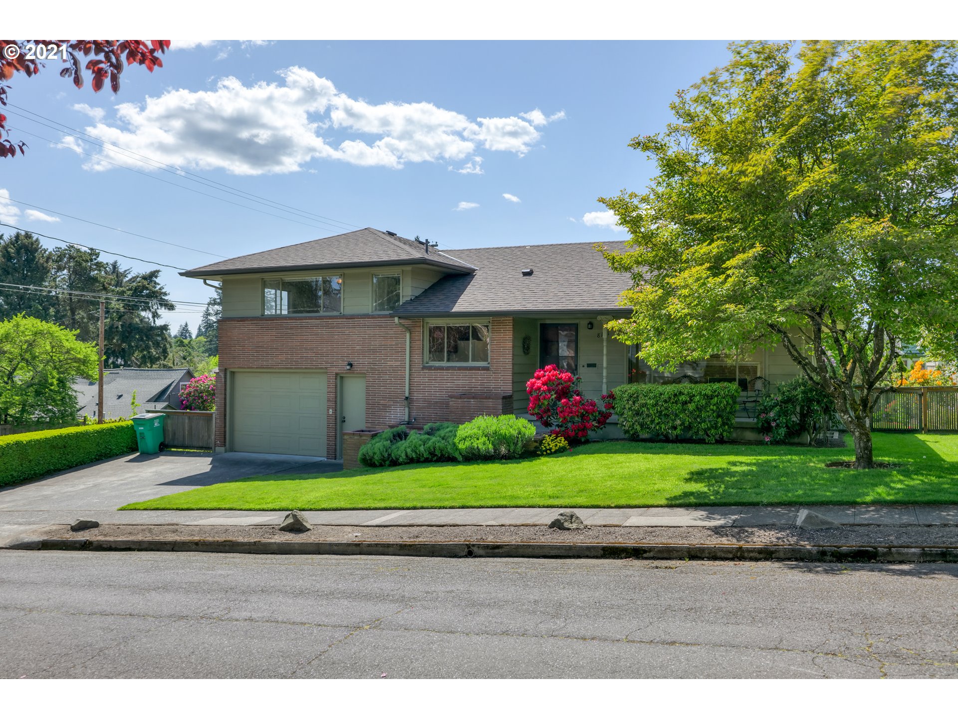 8121 Southwest 9th Avenue Portland, OR 97219 - Photo 2 of 22 Gallery Image 2