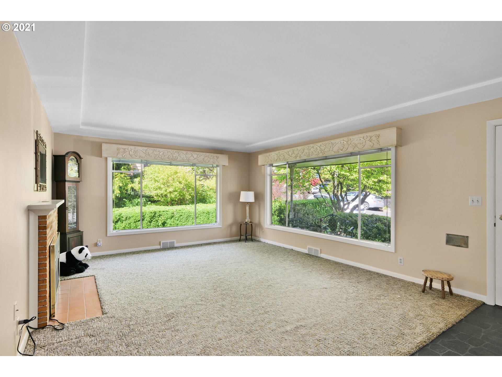 8121 Southwest 9th Avenue Portland, OR 97219 - Photo 12 of 22 Gallery Image 12