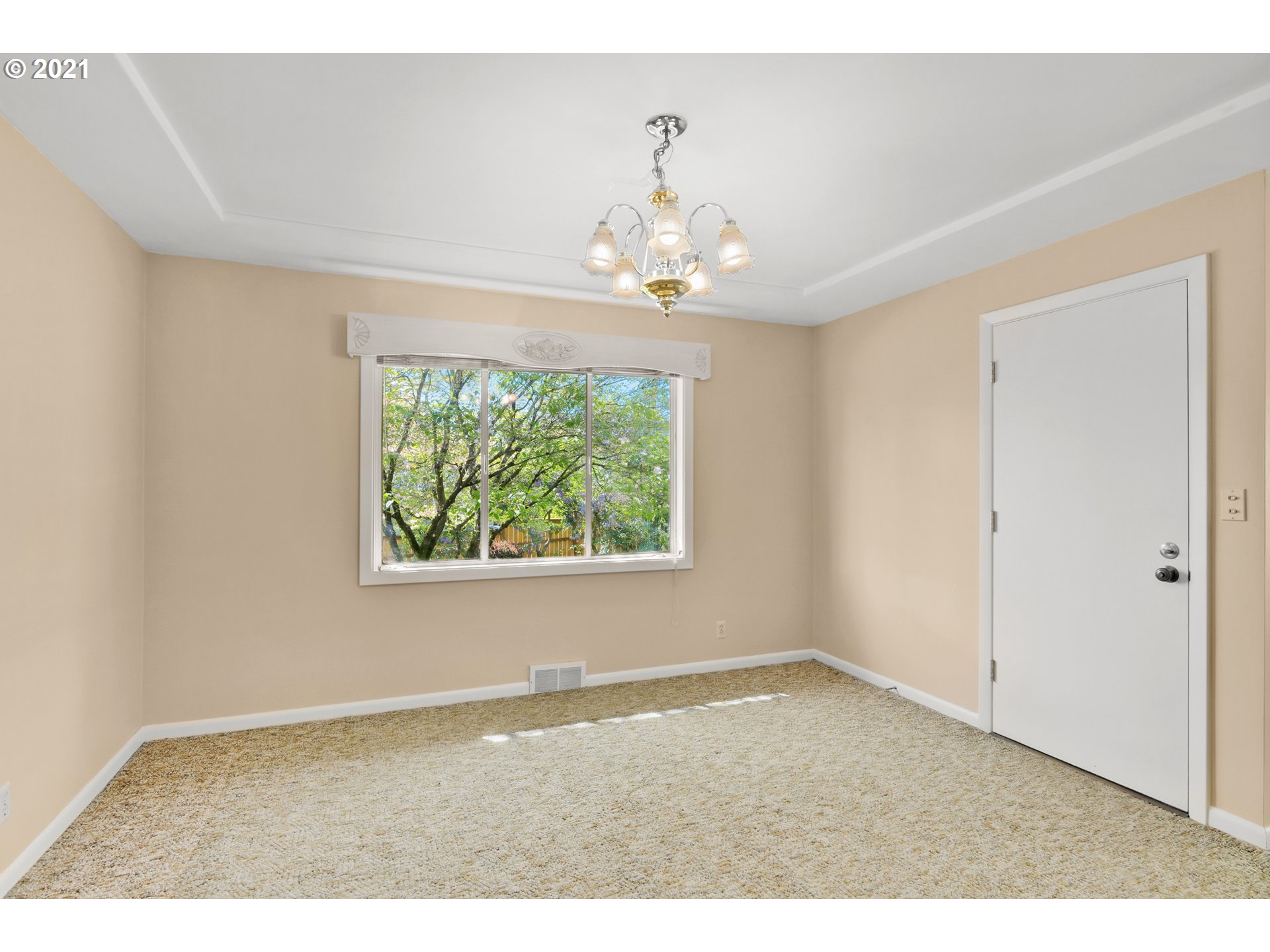 8121 Southwest 9th Avenue Portland, OR 97219 - Photo 15 of 22 Gallery Image 15