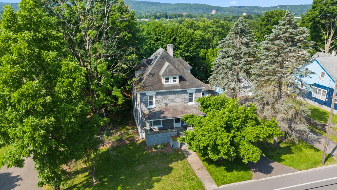 325 Riverside Drive Binghamton, NY 13905 - Photo 3 of 40