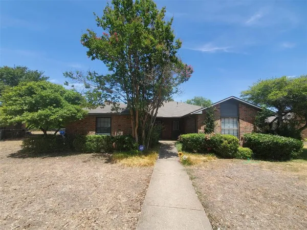 $1,500 | 1731 Dynasty Circle, Glenn Heights, TX 75154