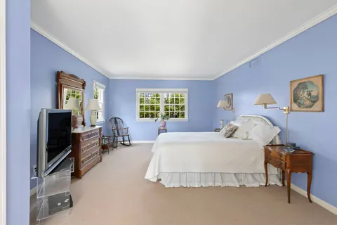 679 Hill Street, Southampton, NY 11968