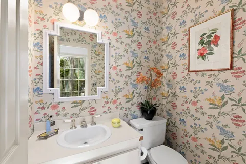 679 Hill Street, Southampton, NY 11968