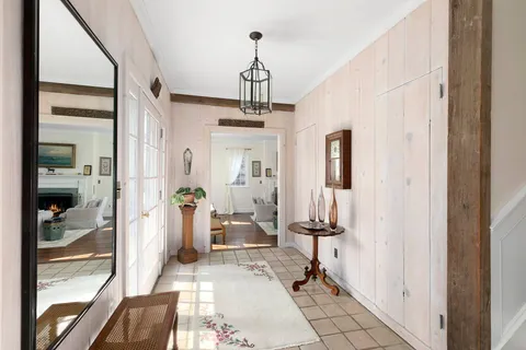 679 Hill Street, Southampton, NY 11968