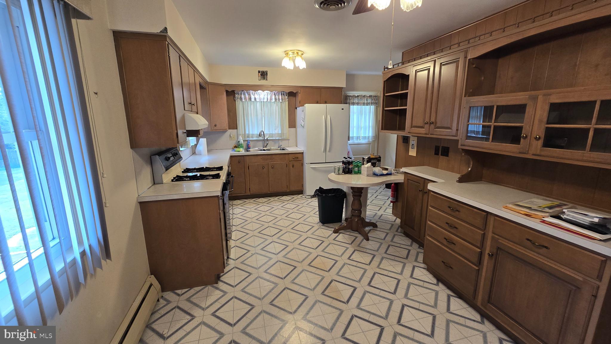 419 Holland Street Reading, PA 19607 - Photo 6 of 33