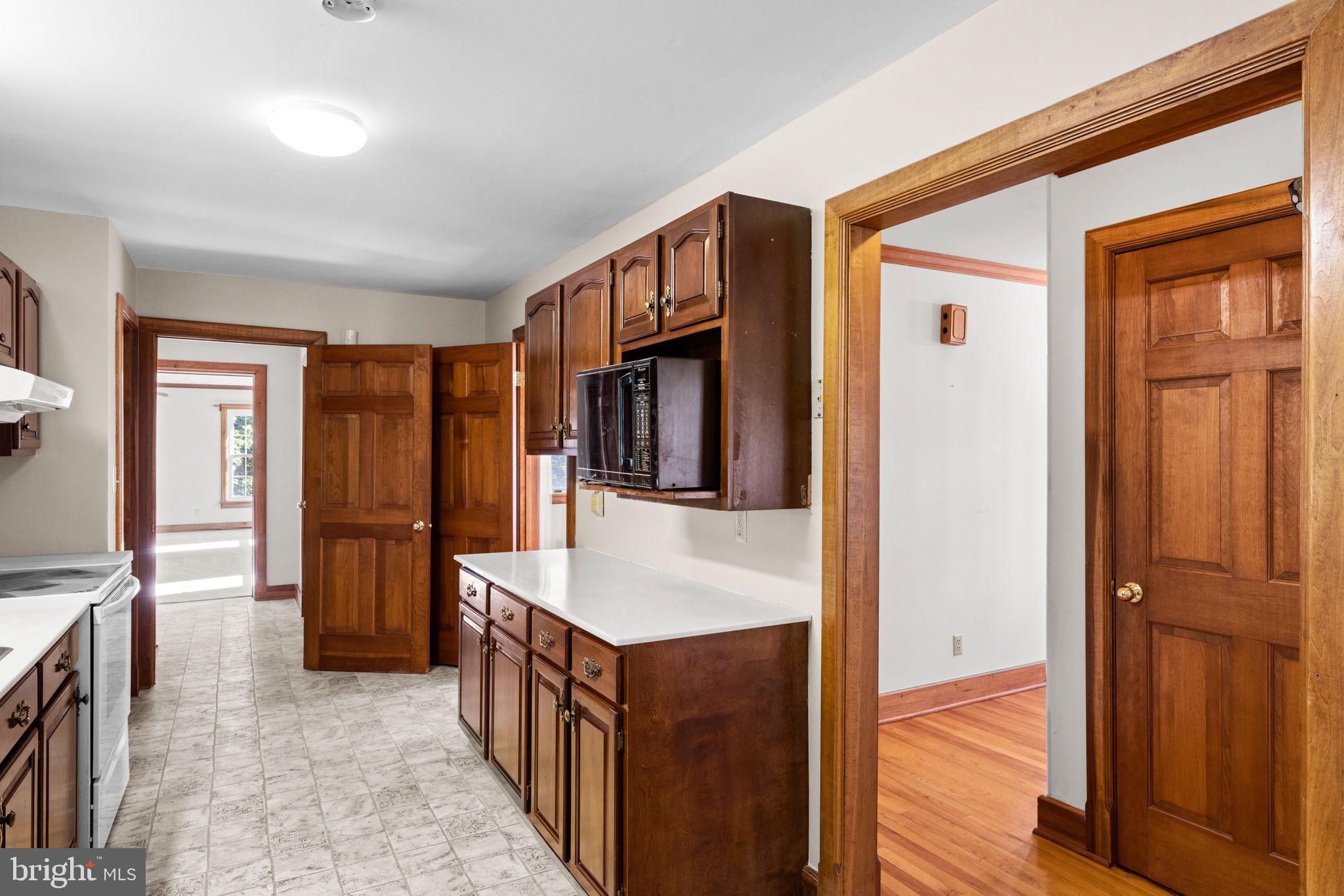595 Glendobbin Road Winchester, VA 22603 - Photo 5 of 33 Gallery Image 5