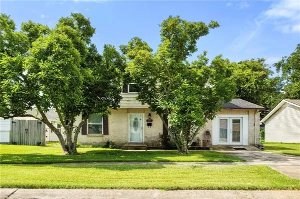 $2,100 | 421 Holy Cross Place, Kenner, LA 70065