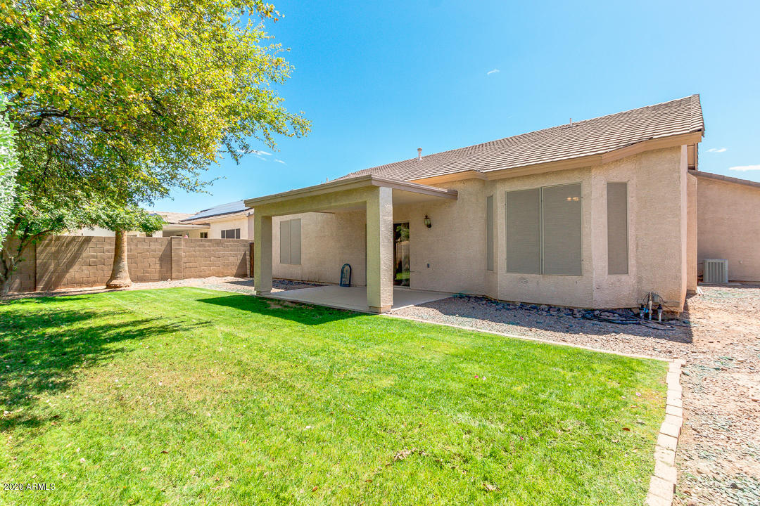 84 East Smoke Tree Road Gilbert, AZ 85296 - Photo 25 of 45 Grassy area