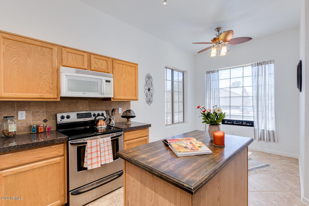 84 East Smoke Tree Road Gilbert, AZ 85296 - Photo 5 of 45 Kitchen Island