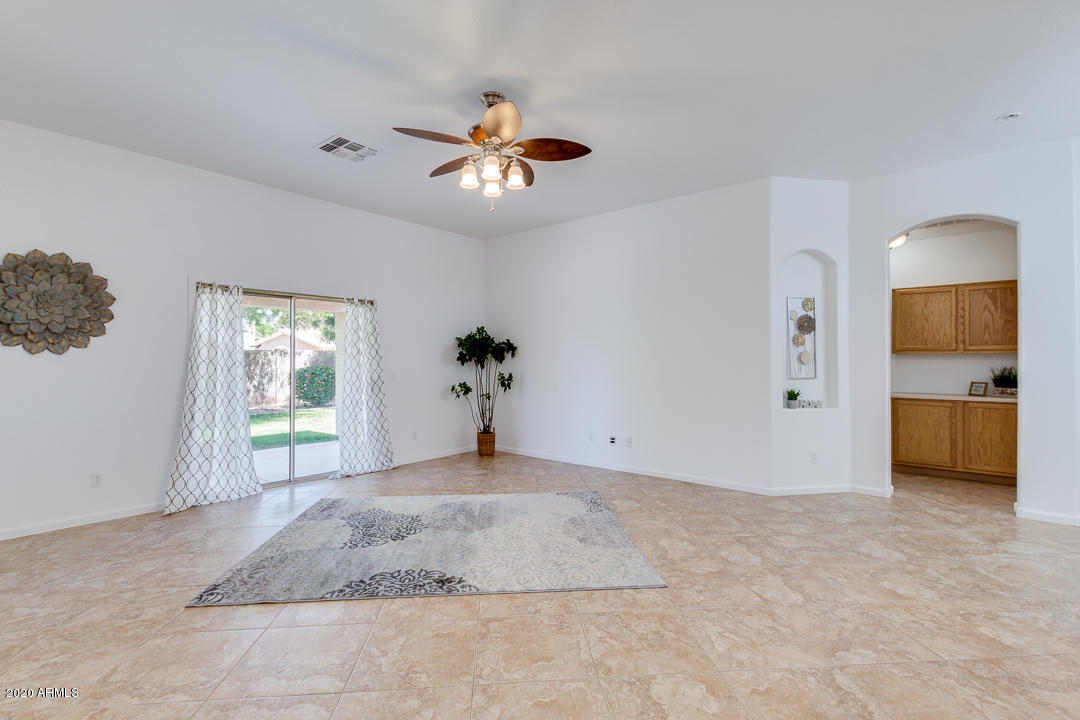 84 East Smoke Tree Road Gilbert, AZ 85296 - Photo 8 of 45 Roomy living area