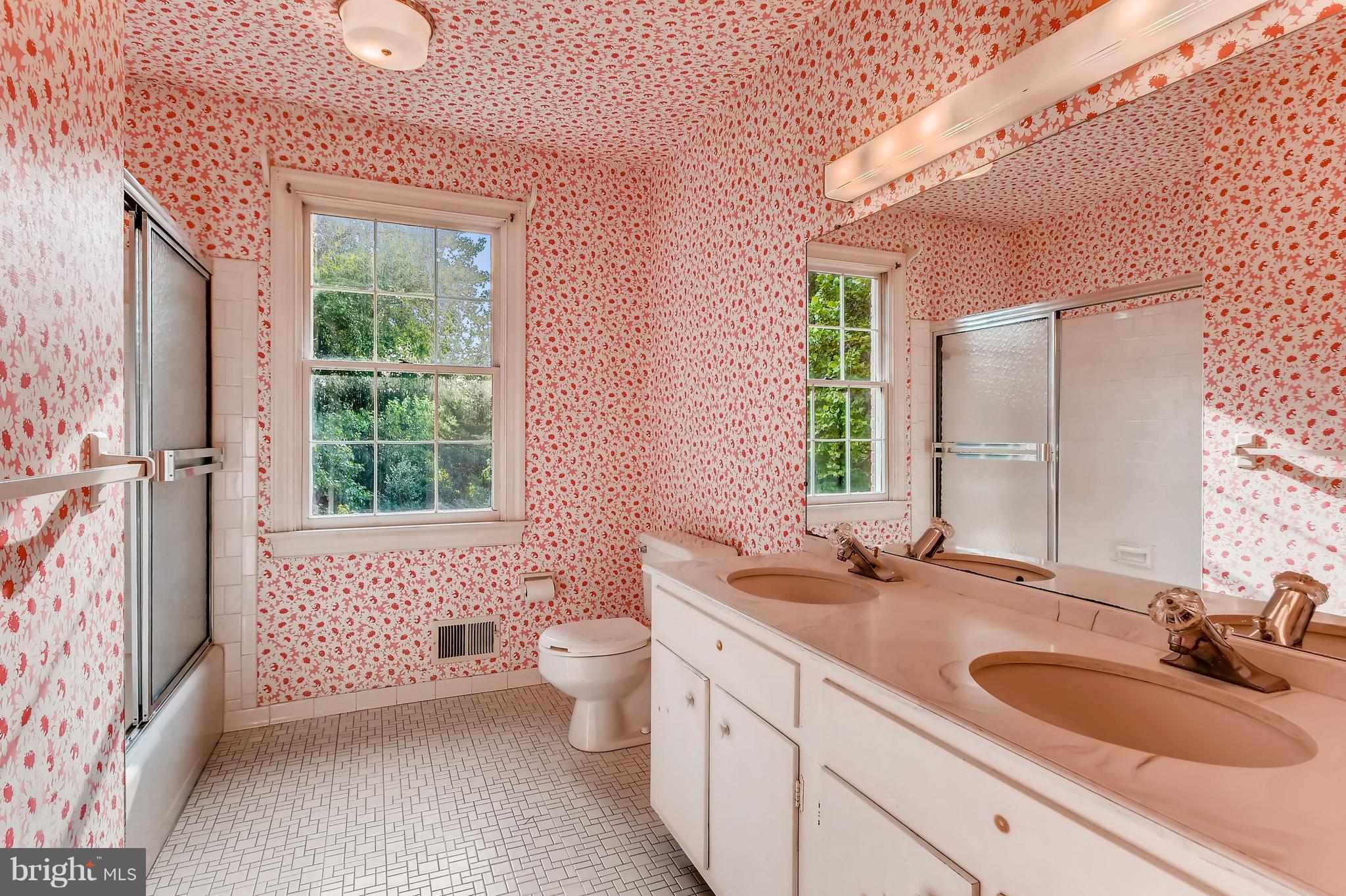 7835 Ellenham Road Baltimore, MD 21204 - Photo 18 of 22 Hall bath with double seats.