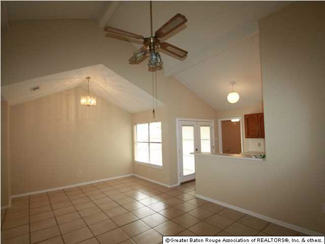 8029 Summa Avenue, Unit D Baton Rouge, LA 70809 - Photo 4 of 10